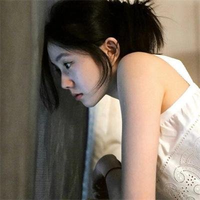 这个警察不太冷
